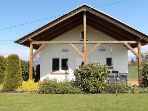 Maison de vacances Sunlit Holiday Home with Fenced Garden in Bastorf  Bastorf