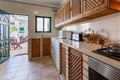 Appartement Sunny 2BDR House W/ Private Pool by LovelyStay Rua Doutora Elisa Augusta de Andrade F4B Albufeira