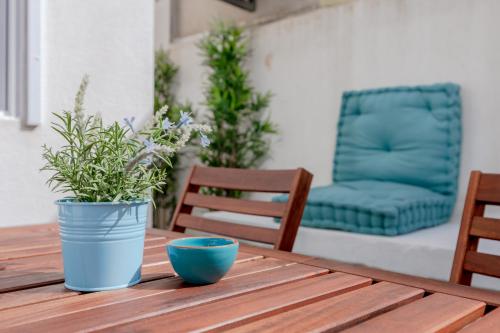 Sunny Apartment with Patio, By TimeCooler Lisbonne portugal