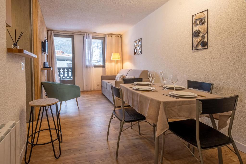 Appartement Sunny appartement centre ville vue Mont Blanc balcon 3 personnes 198 Place Edmond Desailloud, 74400 Chamonix-Mont-Blanc