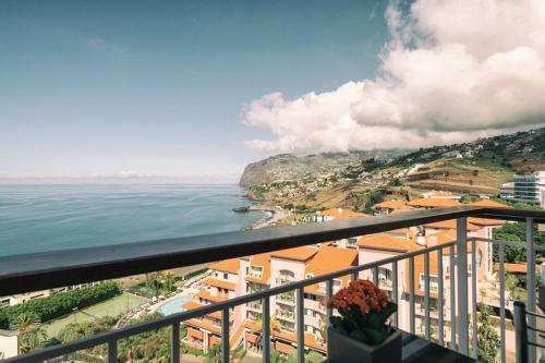 Sunny Bayhill with swimming pool Funchal portugal