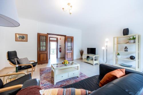 Sunny & Light 2-bedroom Apartment Lagos portugal