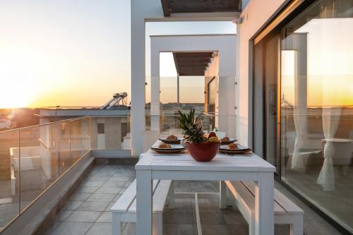 Sunny Penthouse Ferrel portugal