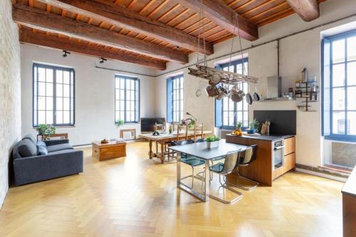 Sunny Stylish Spacious Loft in Old-Port Marseille france