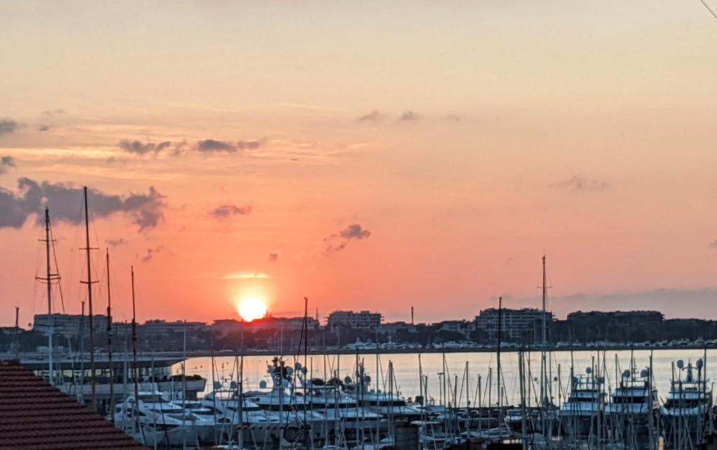 Appartement SUNRISE BALCONY 10 1ère Rue du Barri, 06400 Cannes