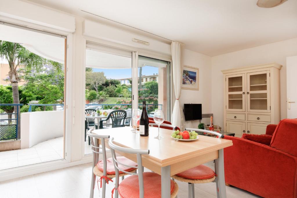 Appartement Sunshine YourHostHelper 124 Avenue Maurice Chevalier, 06150 Cannes