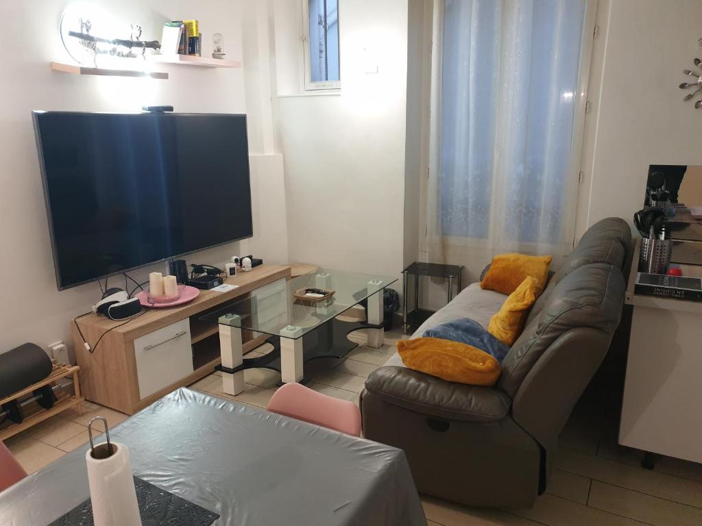 Appartement Super F3 a côté de Disney Land et Paris 7 Rue Raymond Poincaré, 77400 Thorigny-sur-Marne