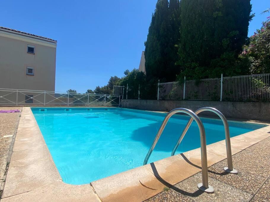 Appartement Super logement, 2 chambres, vue mer et piscine 217 Chemin de l'Evescat au Fort Caire, 83500 La Seyne-sur-Mer