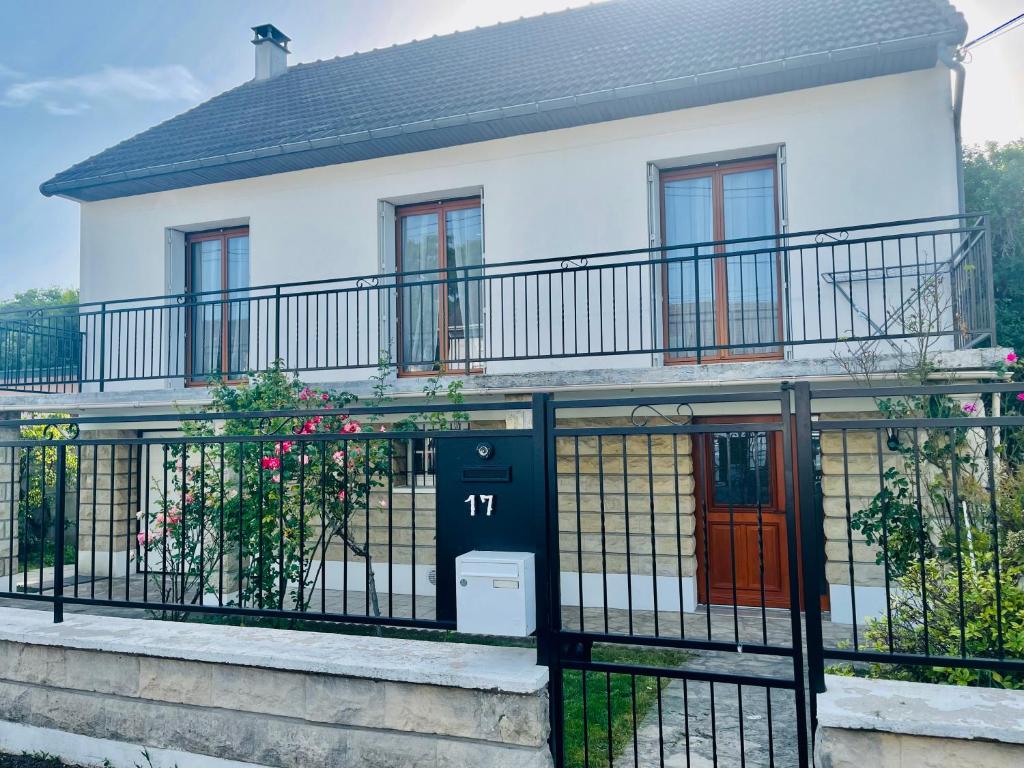 Villa Super maison entre paris et Disney 17 Avenue des Champs, 77500 Chelles