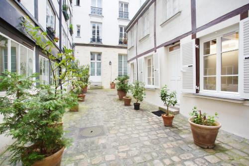 Superb apartment Place des Vosges Le Marais (Charles V) Paris france