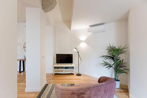 Superb Flat w/ Balcony and AC by LovelyStay Porto portugal