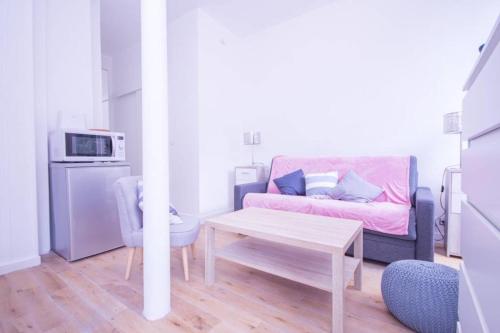 Superb quiet and comfortable studio apartment Paris france