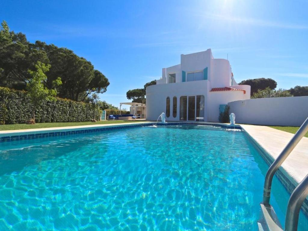 Villa Superb Vilamoura Villa 5 Bedrooms Villa Azul Walking Distance to Marina R. do Canadá 37A11, 8125-507 Quarteira, Portugal 37, 8125-507 Quarteira