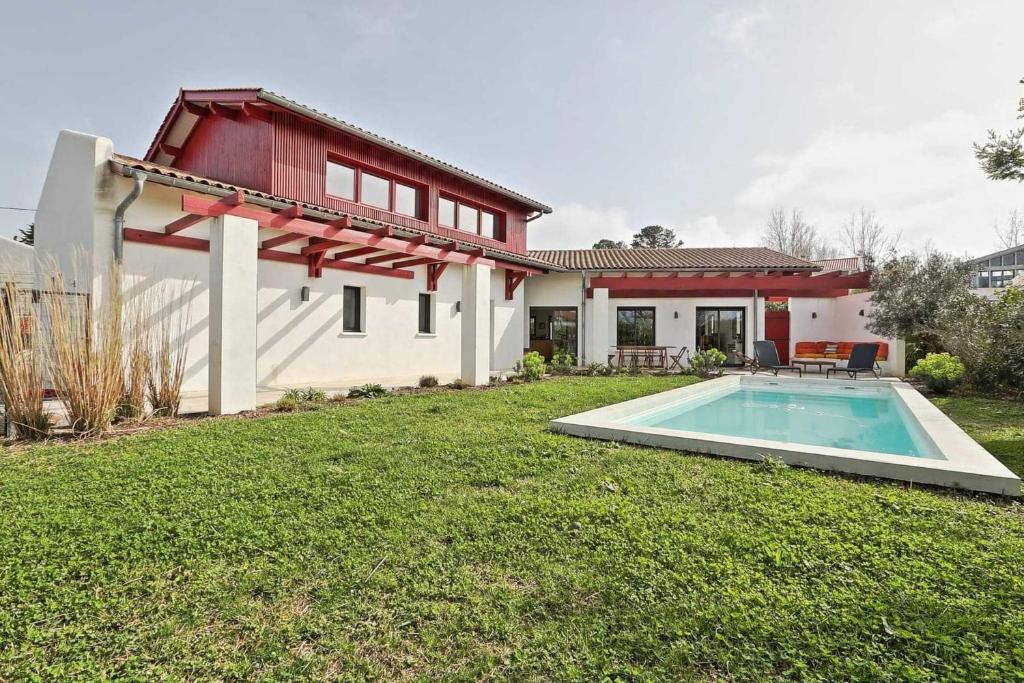 Villa Superb villa with pool 10 min from the beach - Welkeys 5 rue Lukuchenea, 64210 Bidart