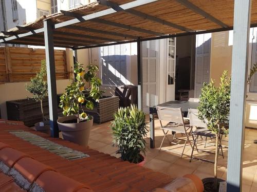 Appartement Superbe 2 pièces avec grande terrasse, classé *** 34 Rue des Dominicaines Marseille
