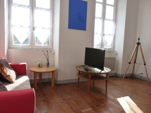 Appartement Superbe appartement au centre de Tonnay-Charente Appt 1er étage droite 63 Rue Alsace Lorraine Tonnay-Charente