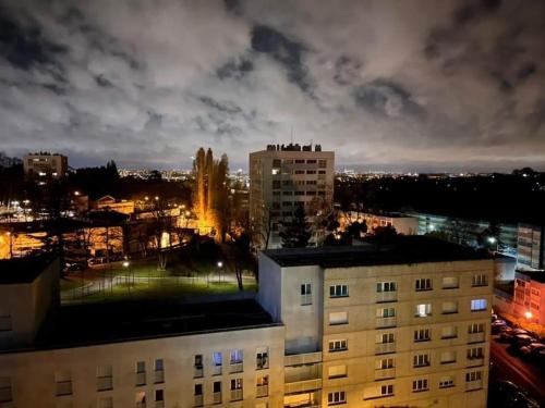 Appartement Superbe appartement avec magnifique vue sur Paris Nhan Nguyen 8ème etage 6 Rue du Moulin d'Amboile Sucy-en-Brie