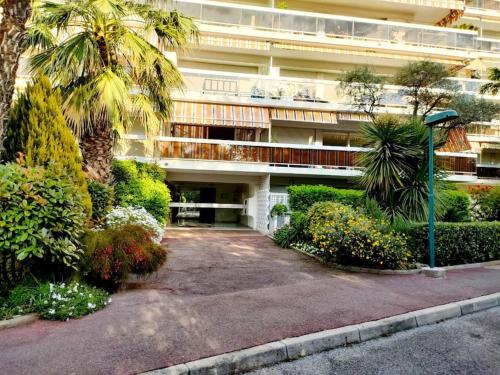 Appartement Superbe appartement climatisé proche plages, grande terrasse 21 Chemin Tanit Antibes