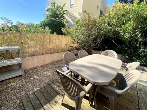 Appartement SUPERBE APPARTEMENT EN REZ DE JARDIN AVEC PARKING 2 Rue Sarret de Coussergues Le Cap d\'Agde