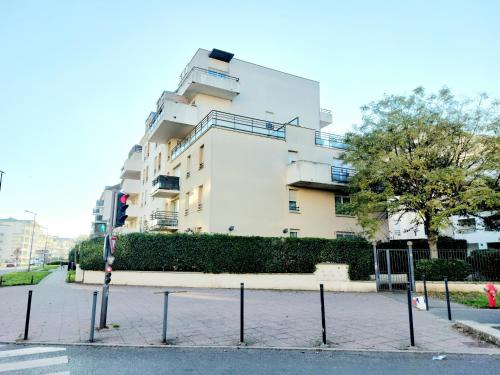 Superbe appartement F3, 6 personnes, Cergy Le Haut, 3 min gare avec balcon et parking Cergy france