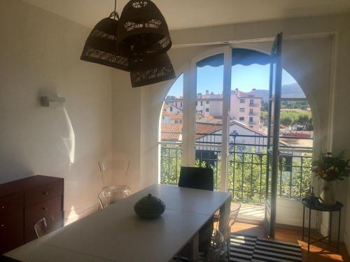 Appartement Superbe appartement plein centre 3 Place Ferdinand Foch Saint-Jean-de-Luz