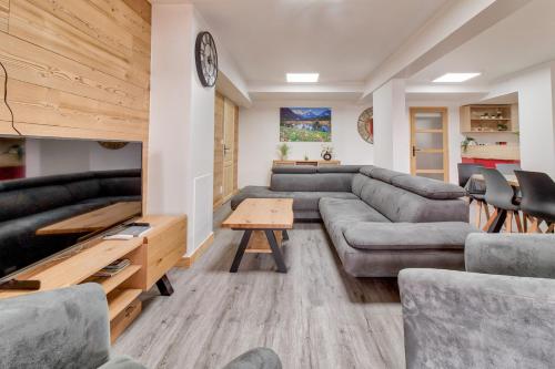 Superbe appartement pour quinze personnes a Genos Génos france