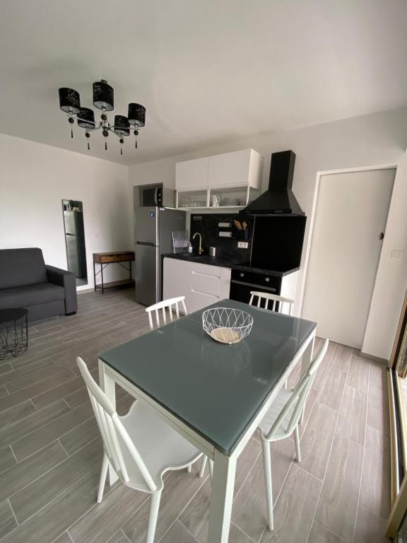 Appartement Superbe appartement rénové à neuf à 100m de la mer 84 Boulevard Raymond Poincaré, 06160 Juan-les-Pins