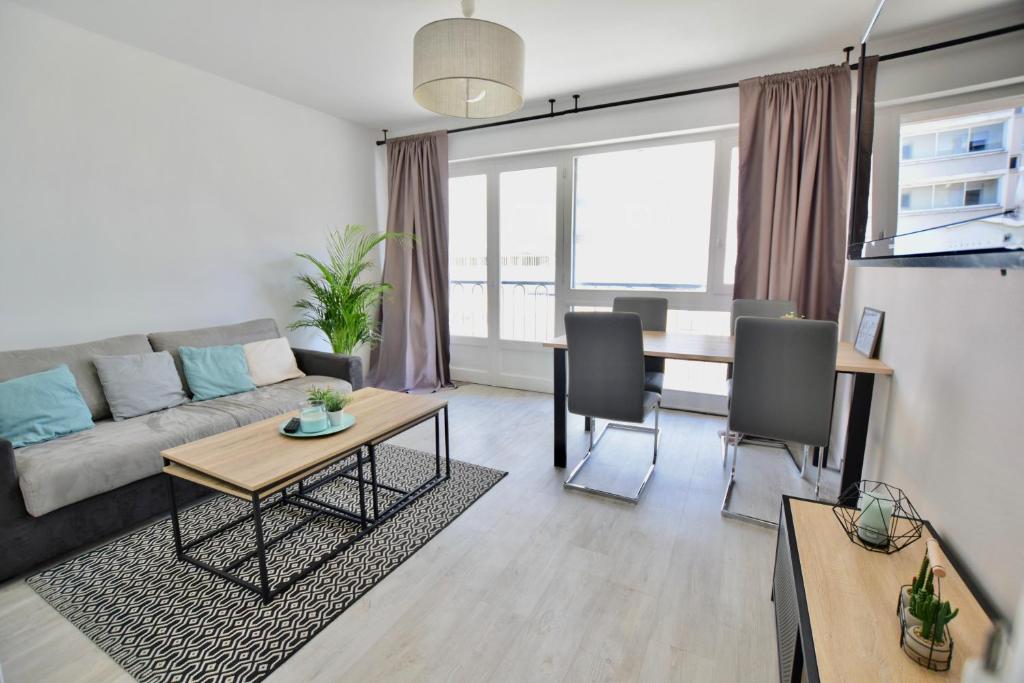 Appartement Superbe appartement rénové de 50m2 au centre ville Interphone 8 (1er étage, porte de droite) 7 Rue Savary, 49100 Angers