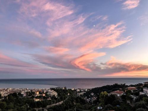 SUPERBE APPARTEMENT VUE MER PANORAMIQUE Nice france