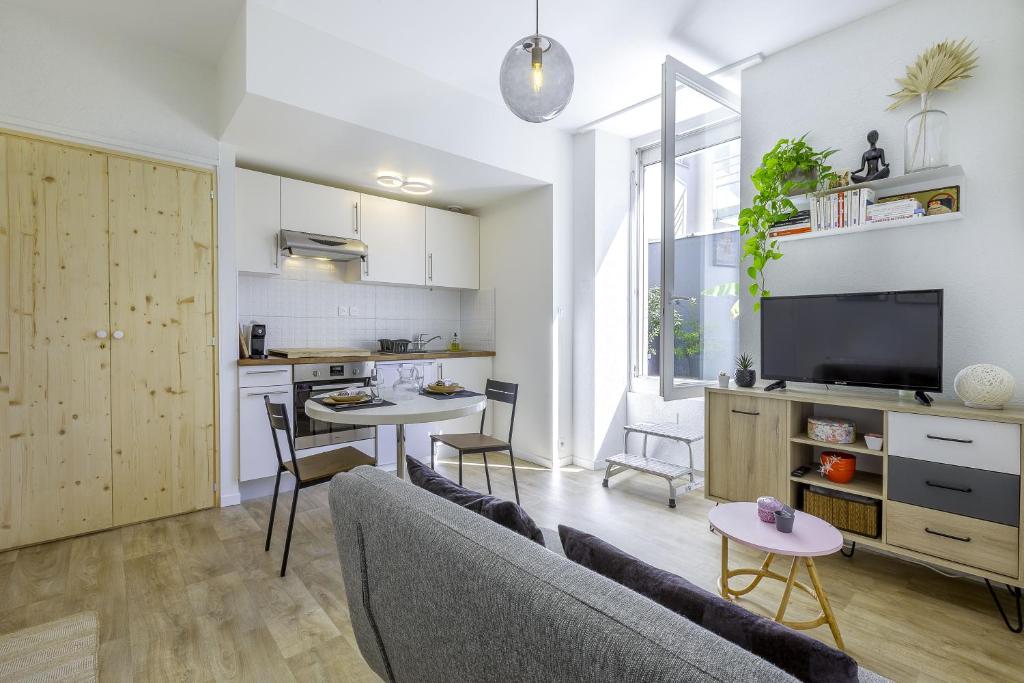 Appartement Superbe F1 avec terrasse et parking privé 10 Rue Bernard Moutardier, 74500 Évian-les-Bains