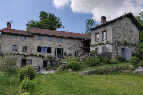 Superbe gîte Laugy dans les montagnes d'Ambert Valcivières france