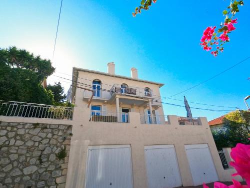 Villa SUPERBE MAISON 6 ch, 4 sdb, terrasses et billard 4 Rue de Moscou Cannes