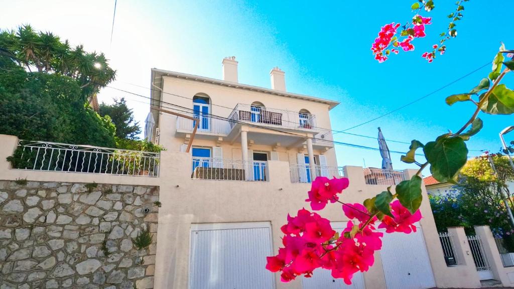 Villa SUPERBE MAISON 6 ch, 4 sdb, terrasses et billard 4 Rue de Moscou, 06400 Cannes