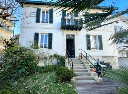 SUPERBE MAISON FAMILIALE AVEC JARDIN AU COEUR DE BIARRITZ Biarritz france