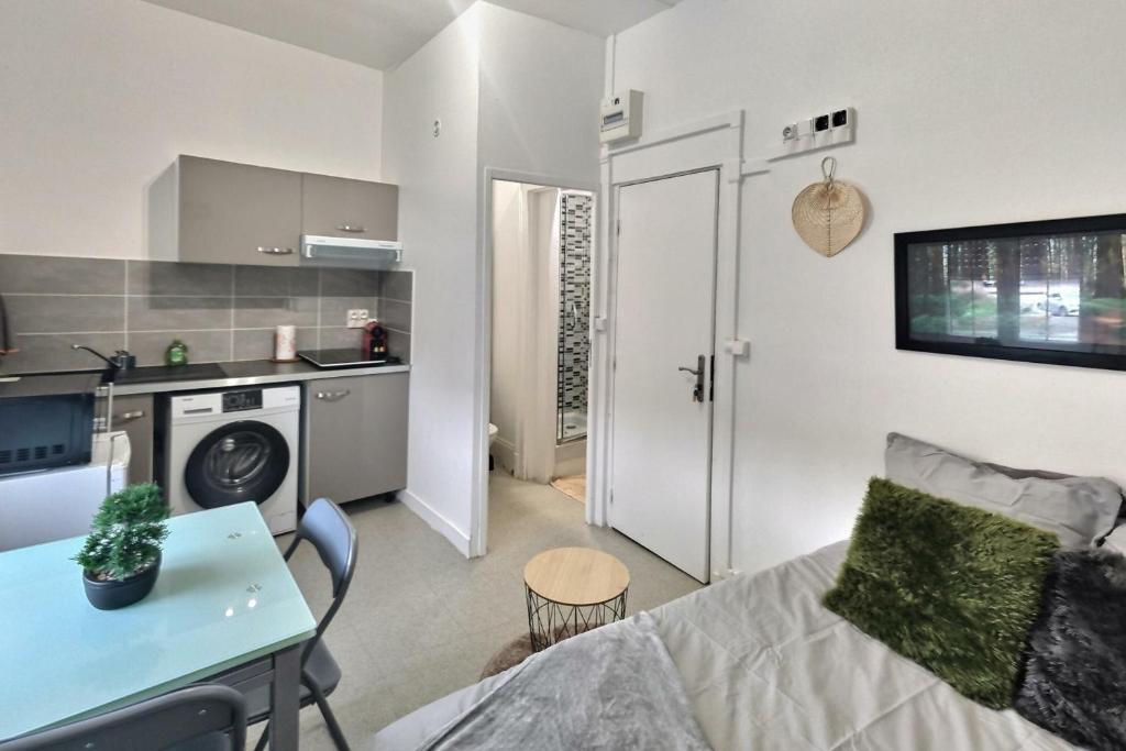 Appartement SUPERBE STUDIO 3 FACE GARE 45 Boulevard Gambetta APP 3, 27000 Évreux