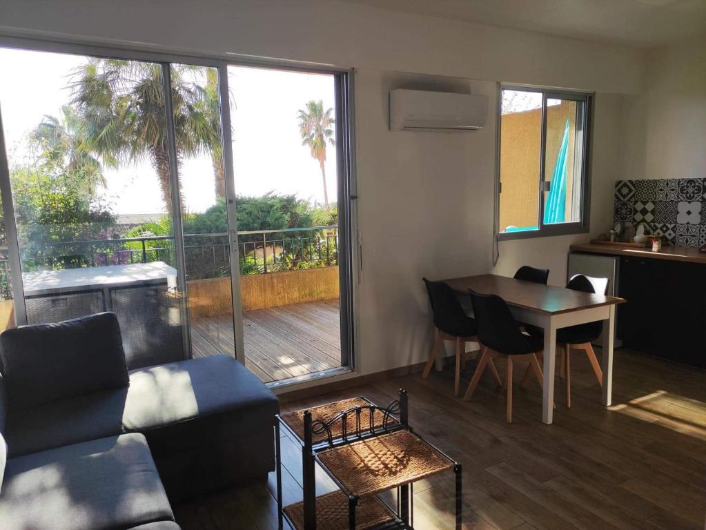 Appartement Superbe T1 neuf avec vue mer sur Marinella route des sanguinaires residence santa lina, 20000 Ajaccio