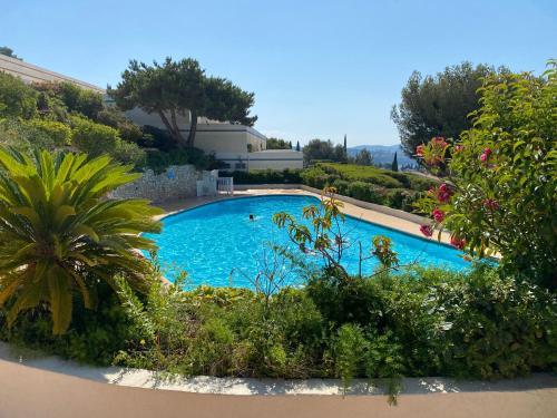 Superbe T2 44m2 - Grande terrasse Vue mer panoramique exceptionnelle Piscine - Parking Bandol france