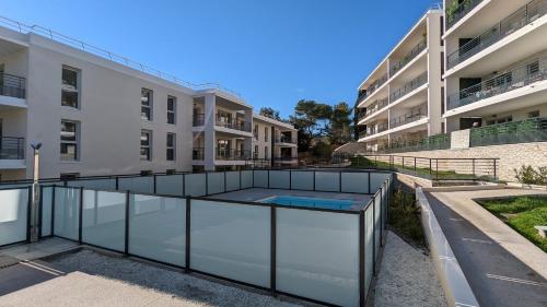 Appartement Superbe T2 en résidence avec piscine et parking Route de Vallauris Vallauris