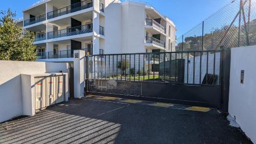 Superbe T2 en résidence avec piscine et parking Vallauris france