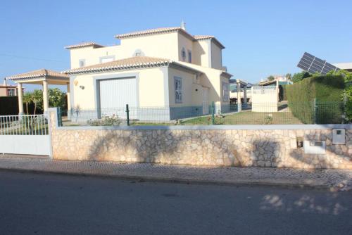 Villa Superbe villa avec piscine dans quartier résidentiel calme proche des plages Rua Dom Afonso III Parchal