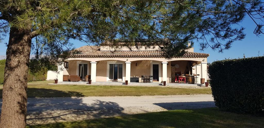 Villa Superbe villa en Provence 870 Chemin Carraire Cartau, 13530 Trets