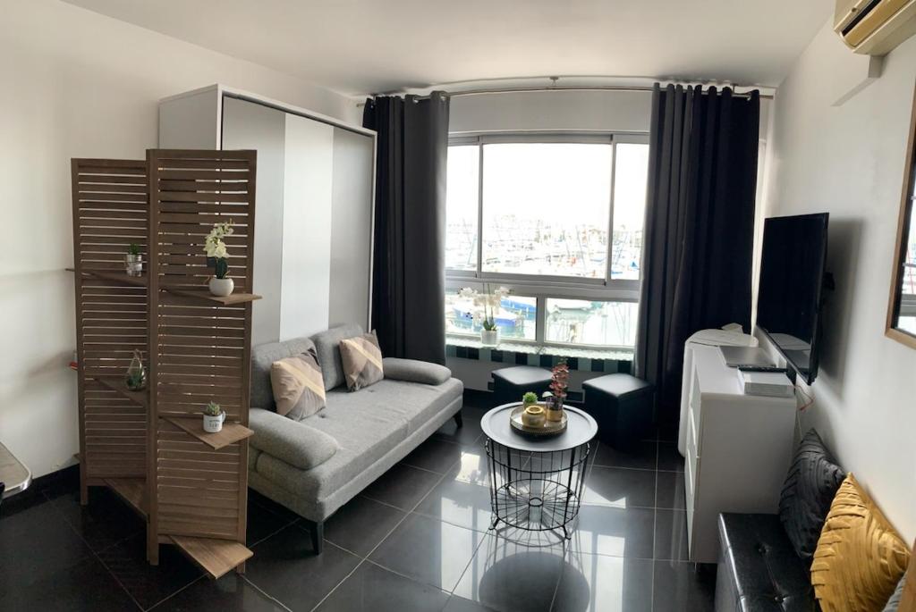 Appartement Superbe vue de 180° direct sur le port de plaisance... 1 Place Saint-Clair, 34300 Le Cap d\'Agde