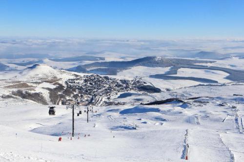 Superbesse - 300m pistes & lac - App 6 pers Besse-et-Saint-Anastaise france