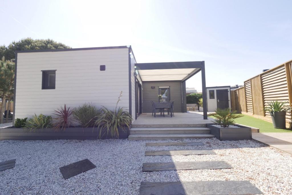 Chalet Sur la cote dans un village de chalets avec piscine des martinets, Domaine de Saint Hilaire, 85270 La Parée Preneau