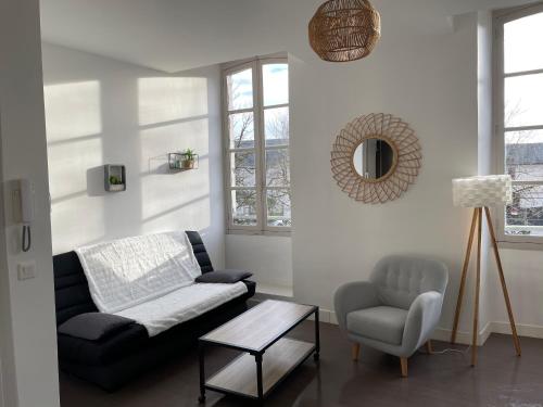 Appartement T1 40 m2. Lit Queen size 10 Place de la Monnaie Pau