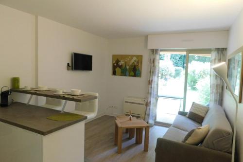 T1 Central Park air conditioning pool private parking Vallauris france