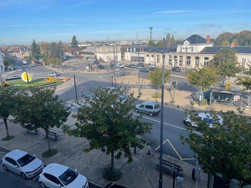 T2 4 pers face gare SNCF Appart Hotel le Cygne 4 Bourges france