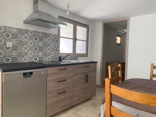 Appartement T2 40m2 + jardin à 10min à pied des plages 336 Avenue Calendal La Ciotat