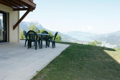 Appartement T2 Balcon de l'Embrunais L'Église Saint-Sauveur