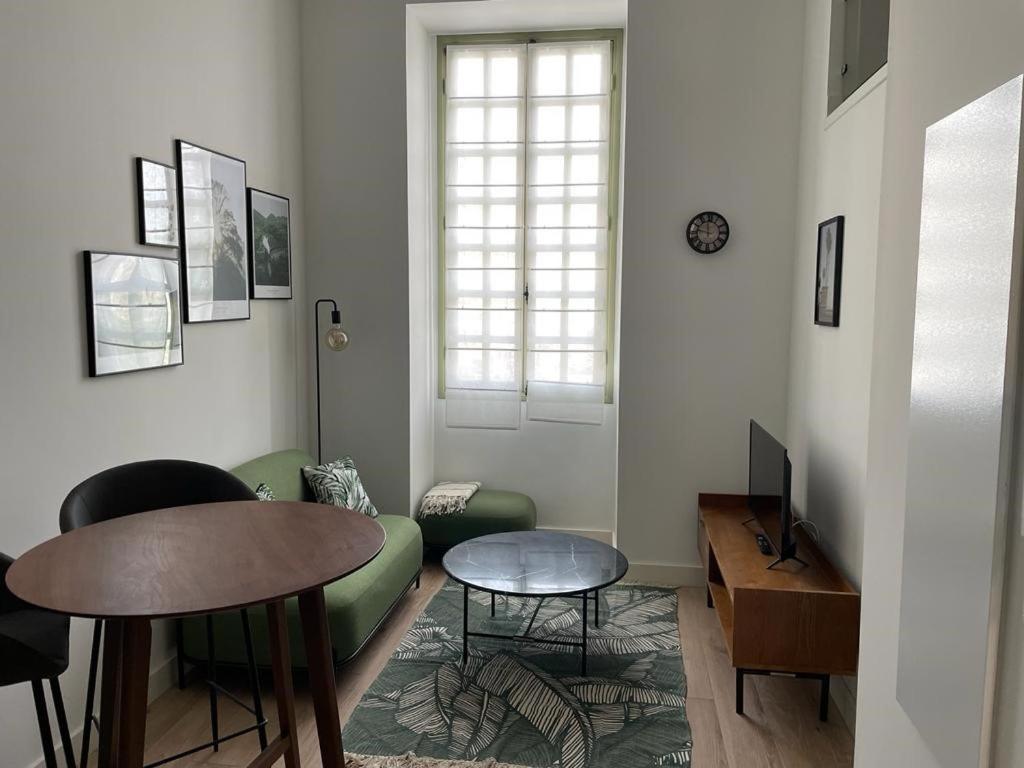 Appartement T2 Beau Duplex Place Garibaldi 11 Place Garibaldi, 06000 Nice